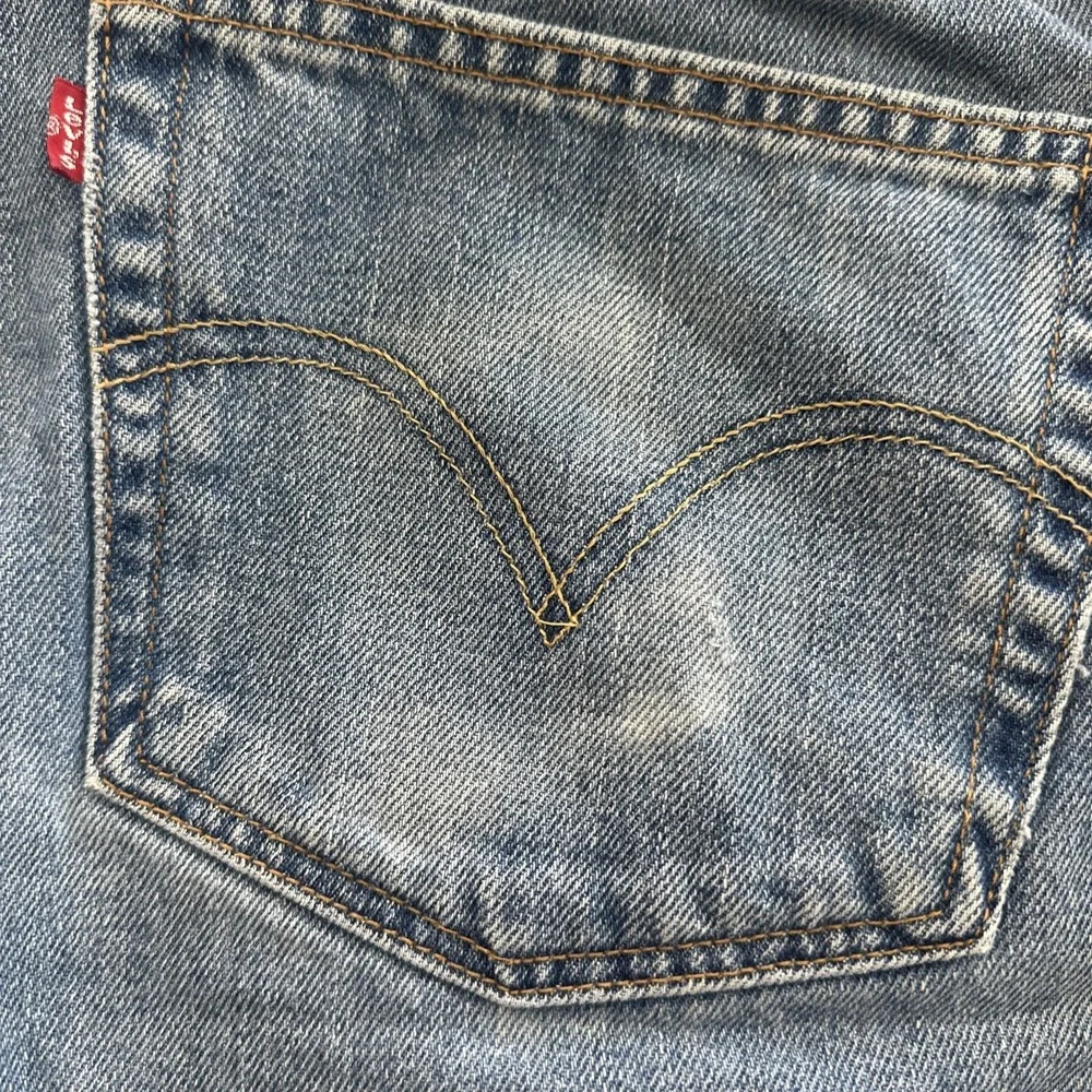 Vintage Levi's 550 Relaxed Fit Jeans Men's Size 40x34 Distressed